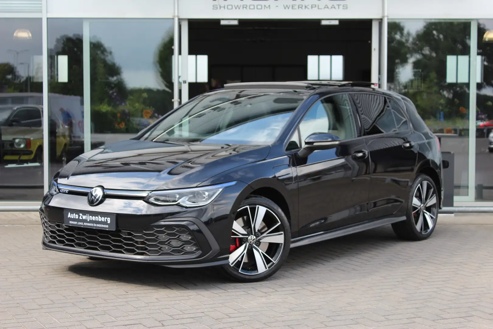 Volkswagen Golf GTE 1.4 eHybrid | Pano | IQ light | ACC Zwart - 1