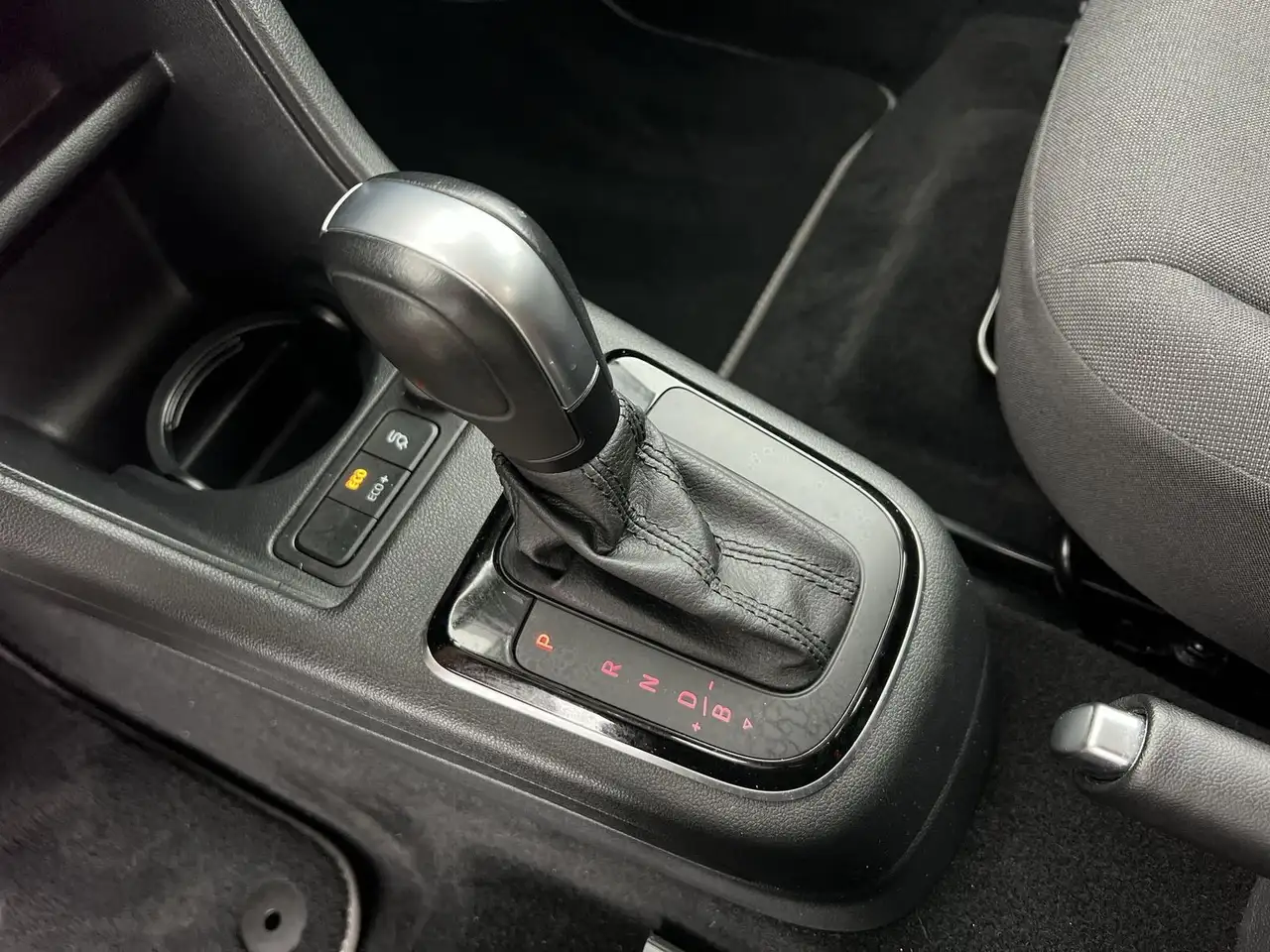 Volkswagen up! e-up! Style Plus*PDCh*SHZ*BTH*uvm 14