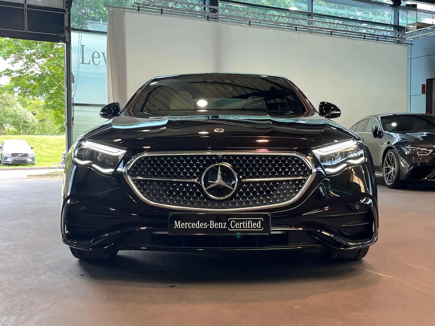 Mercedes-Benz E 220 D Berline AMG Line | Panoramisch Dak | Distronic | Zwart - 2