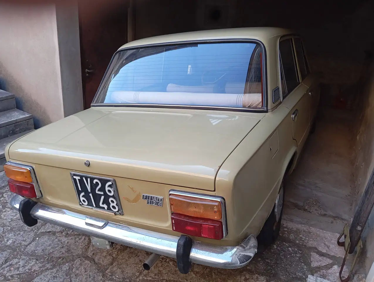 Fiat 124 Coupè berlina, foto 3