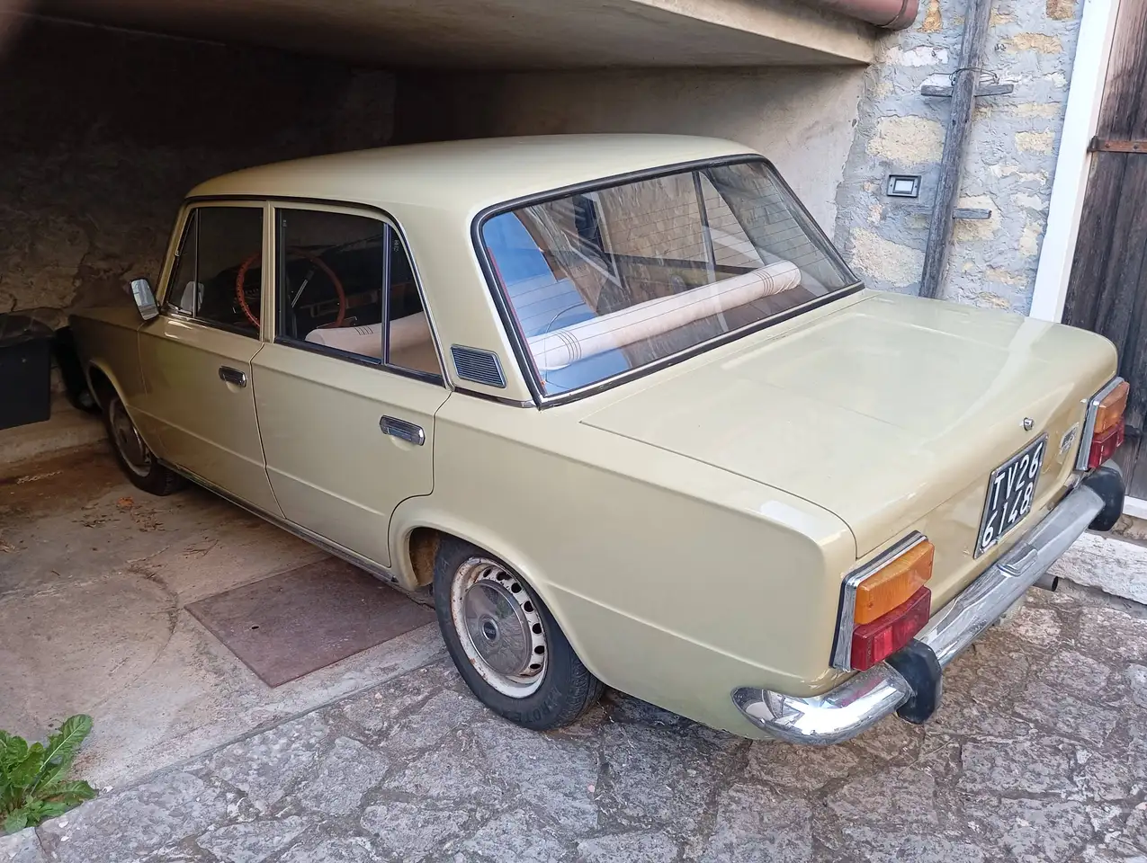 Fiat 124 Coupè berlina, foto 4