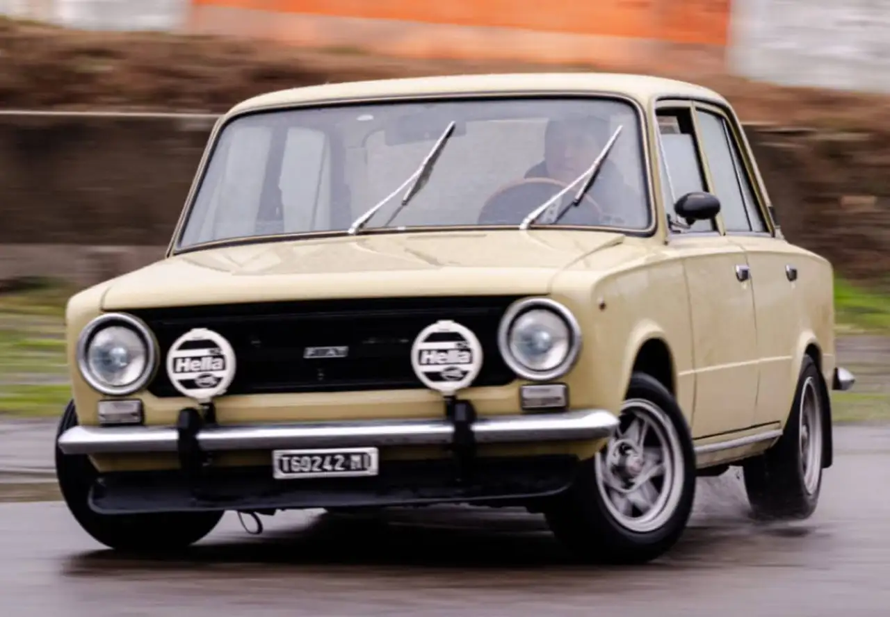 Fiat 124 Coupè berlina, foto 11