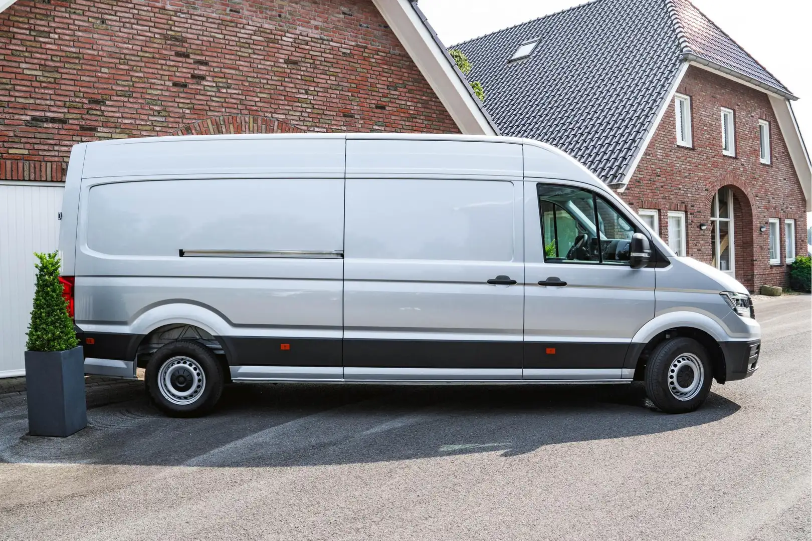 Volkswagen Crafter 2.0 TDI 177PK Automaat-8 L4H3 3.5T Comfortline LED Grijs - 2