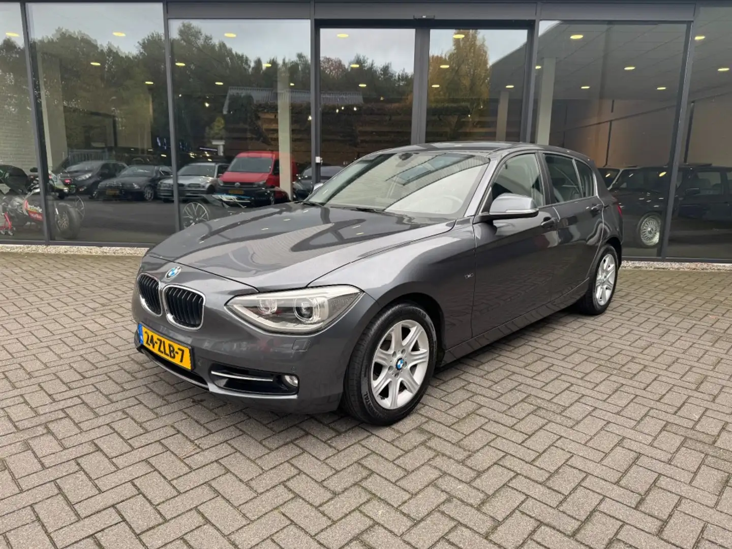 BMW 118 118i 170pk Sportline,Leer,Xenon,Navi,Clima,Cruise, Grijs - 1