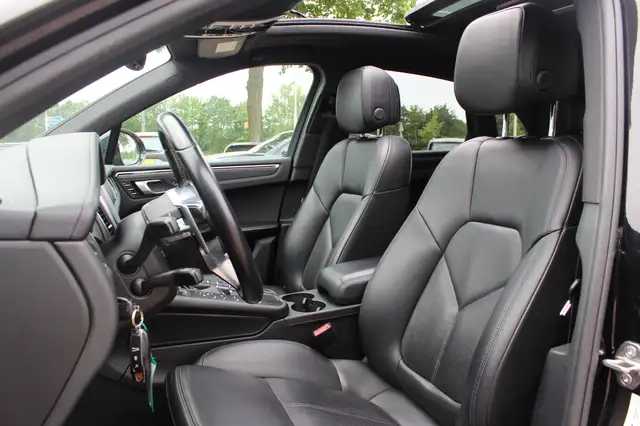 Porsche Macan view 4
