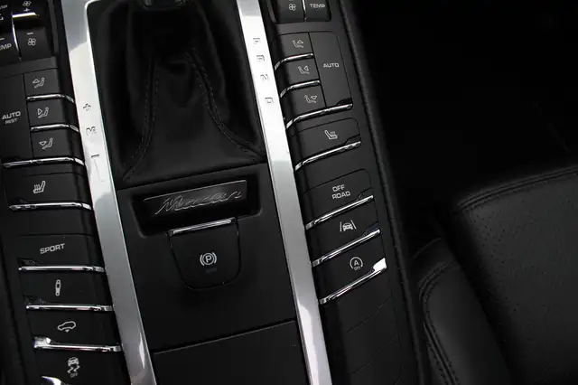 Porsche Macan view 28