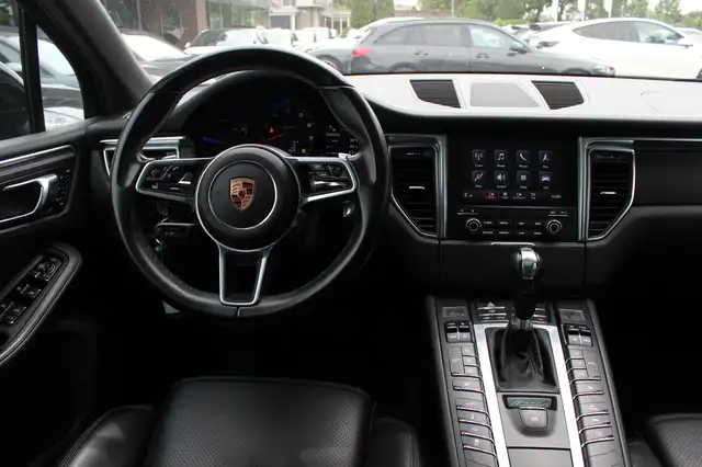 Porsche Macan view 9