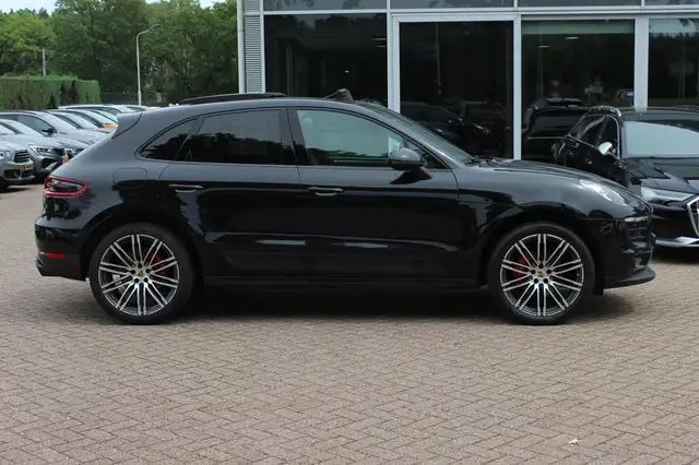 Porsche Macan view 5