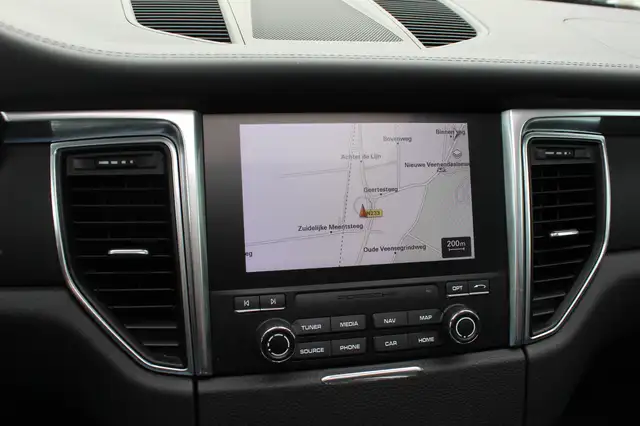 Porsche Macan view 21
