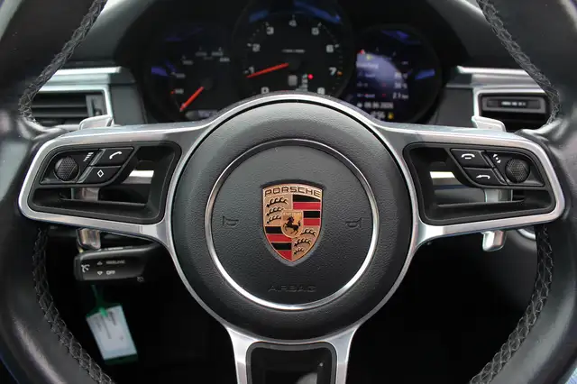 Porsche Macan view 30