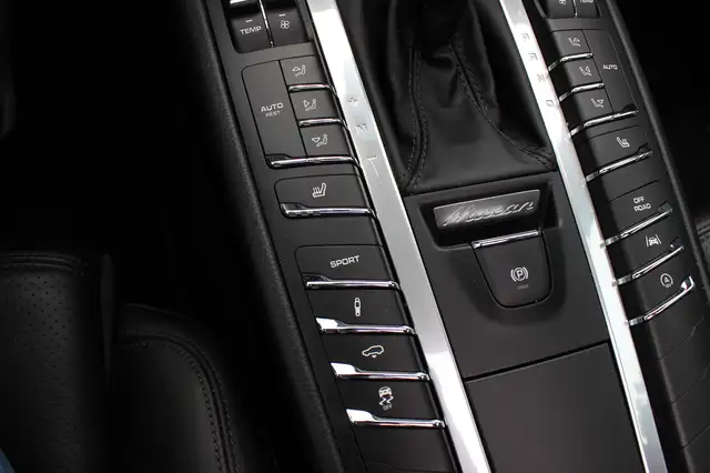 Porsche Macan view 27