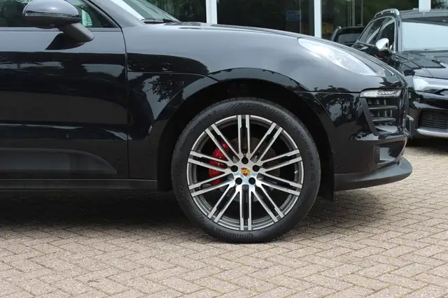 Porsche Macan view 14