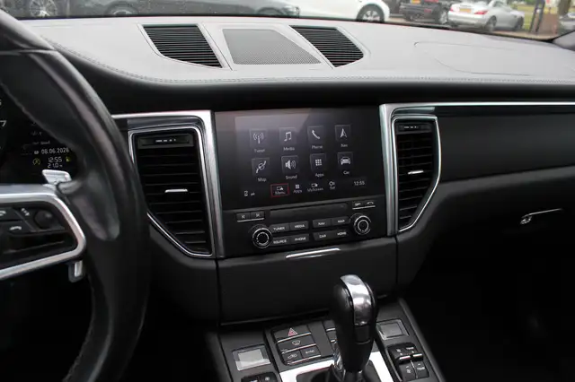Porsche Macan view 19