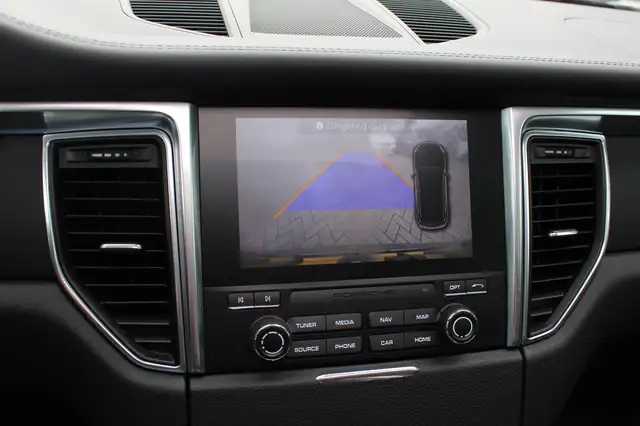 Porsche Macan view 25