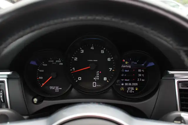Porsche Macan view 18