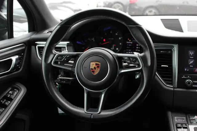 Porsche Macan view 17