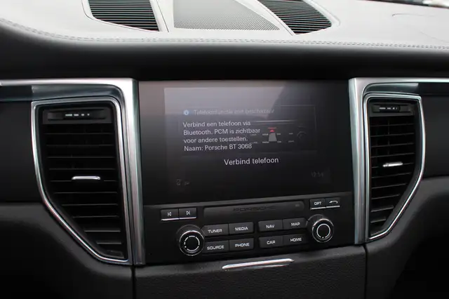 Porsche Macan view 22