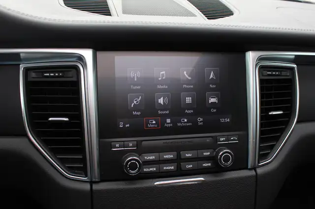Porsche Macan view 24