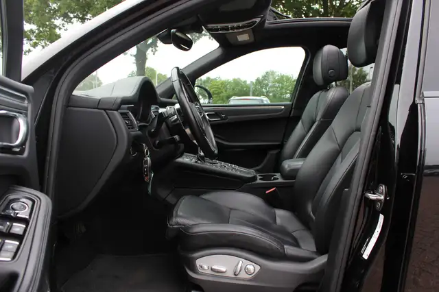 Porsche Macan view 10