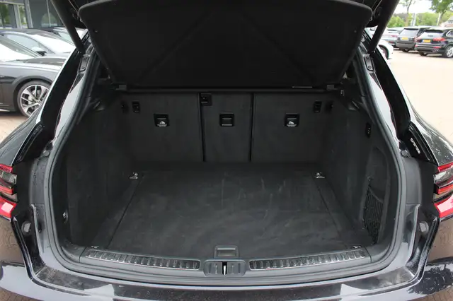 Porsche Macan view 16