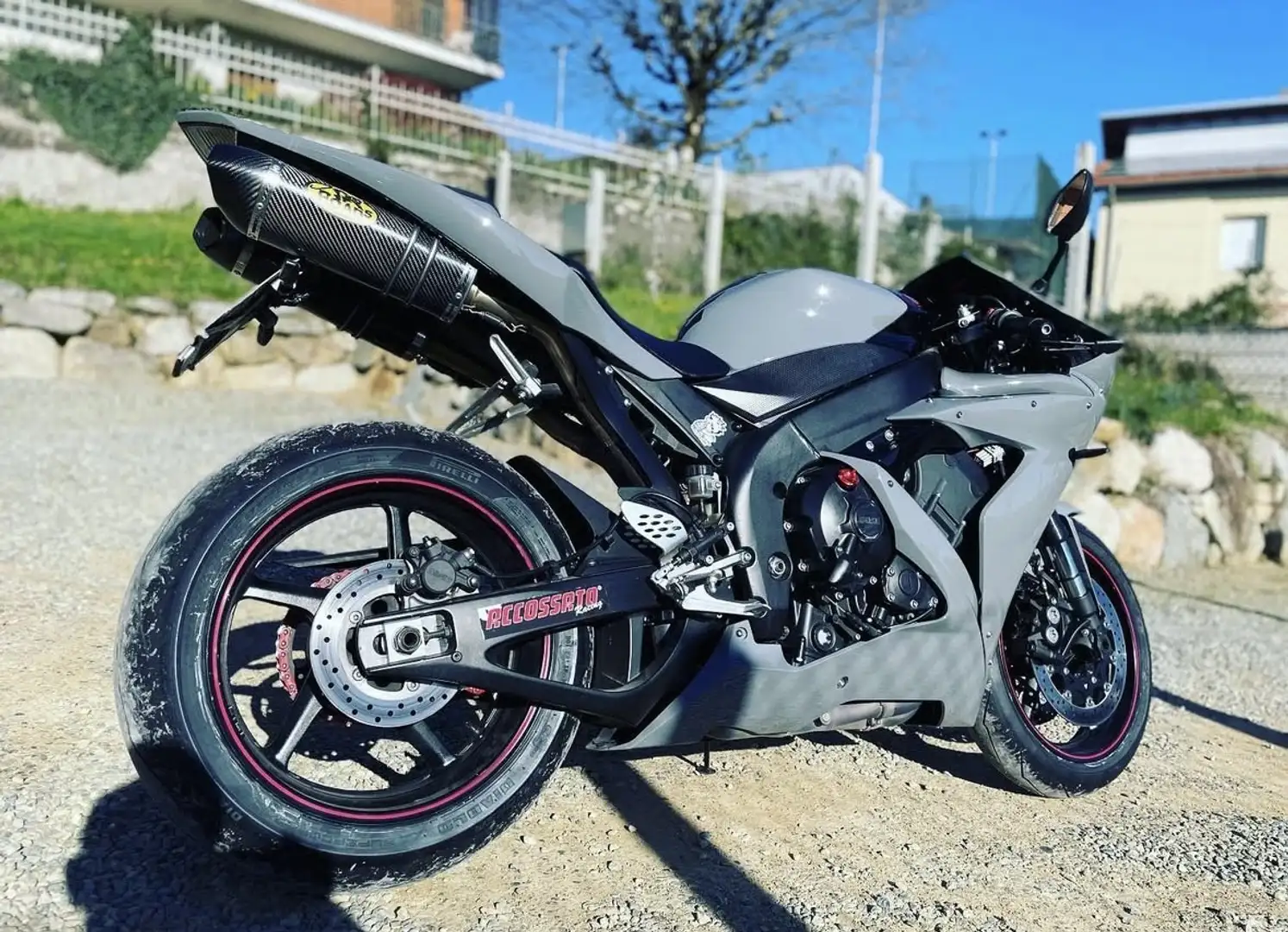 Yamaha YZF-R1 - 1