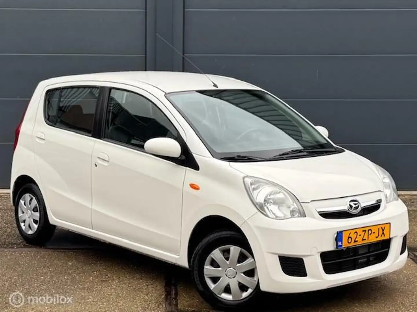 Daihatsu Cuore 1.0 Premium 5 deurs - AIRCO - EL. RAMEN - CPV - ST Weiß - 2