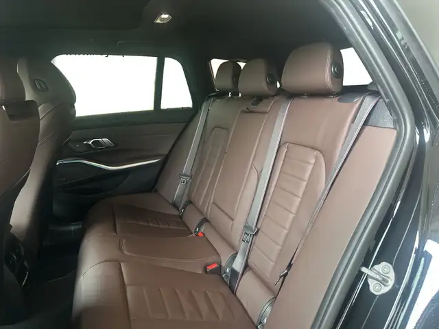 BMW 3 Series view 8