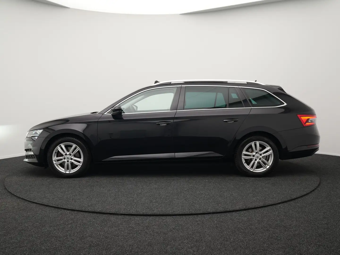 Skoda Superb Combi 1.4 TSI iV Edition Plug In Hybrid 218pk PHEV Zwart - 2