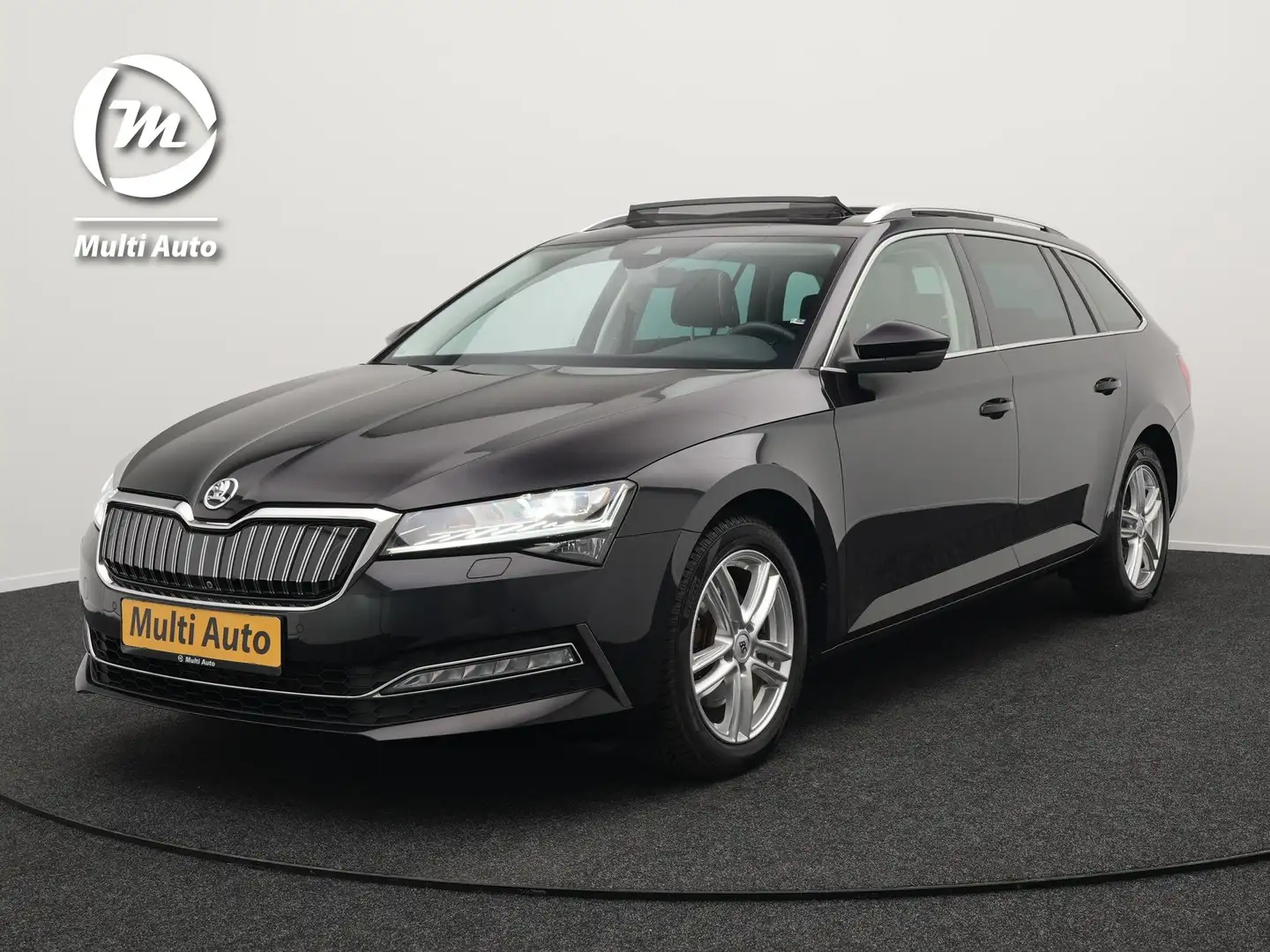 Skoda Superb Combi 1.4 TSI iV Edition Plug In Hybrid 218pk PHEV Zwart - 1