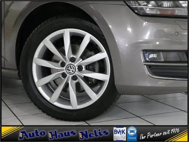 Volkswagen Golf view 2