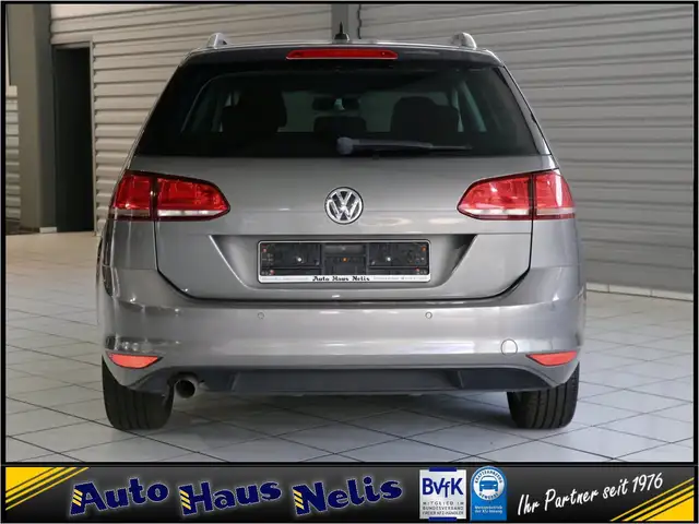 Volkswagen Golf view 4