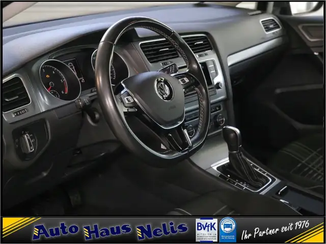 Volkswagen Golf view 9