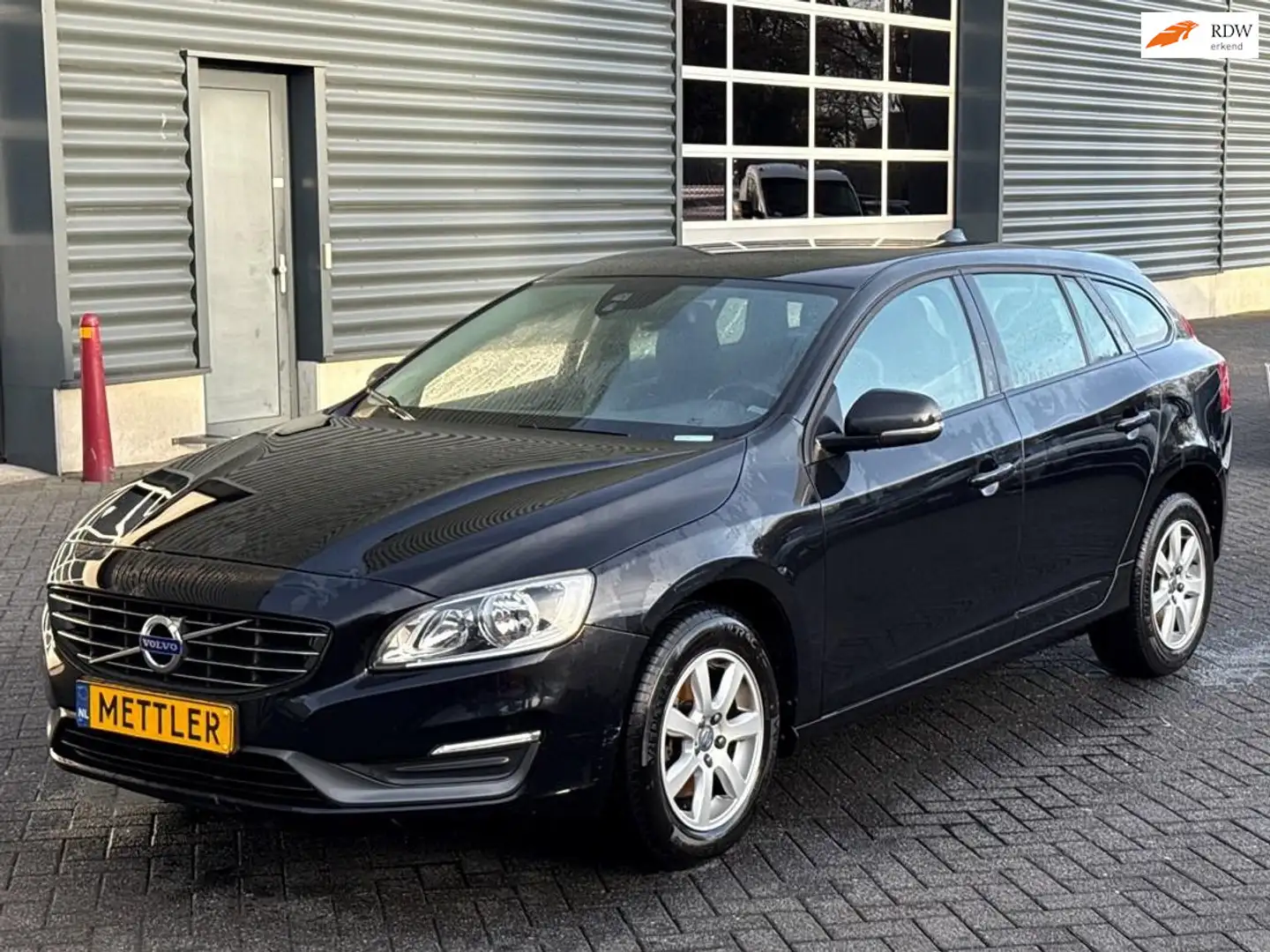 Volvo V60 1.6 T3, cruise control, navigatie, trekhaak Schwarz - 1