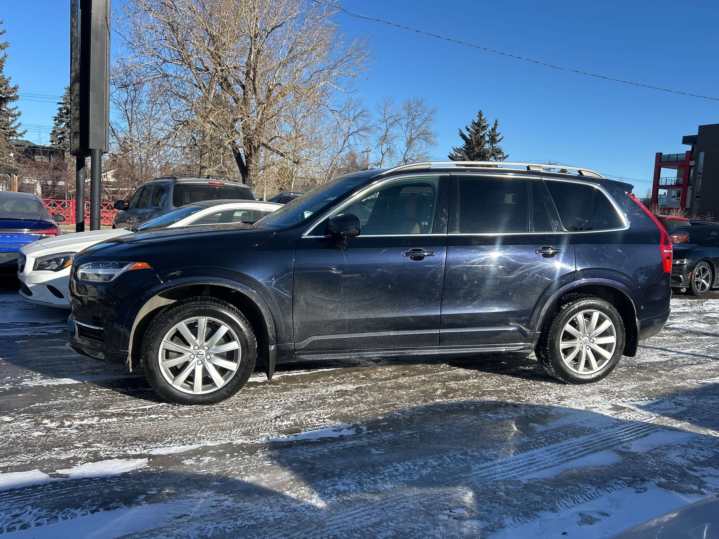 2017 Volvo XC90 T6 Momentum alt 3