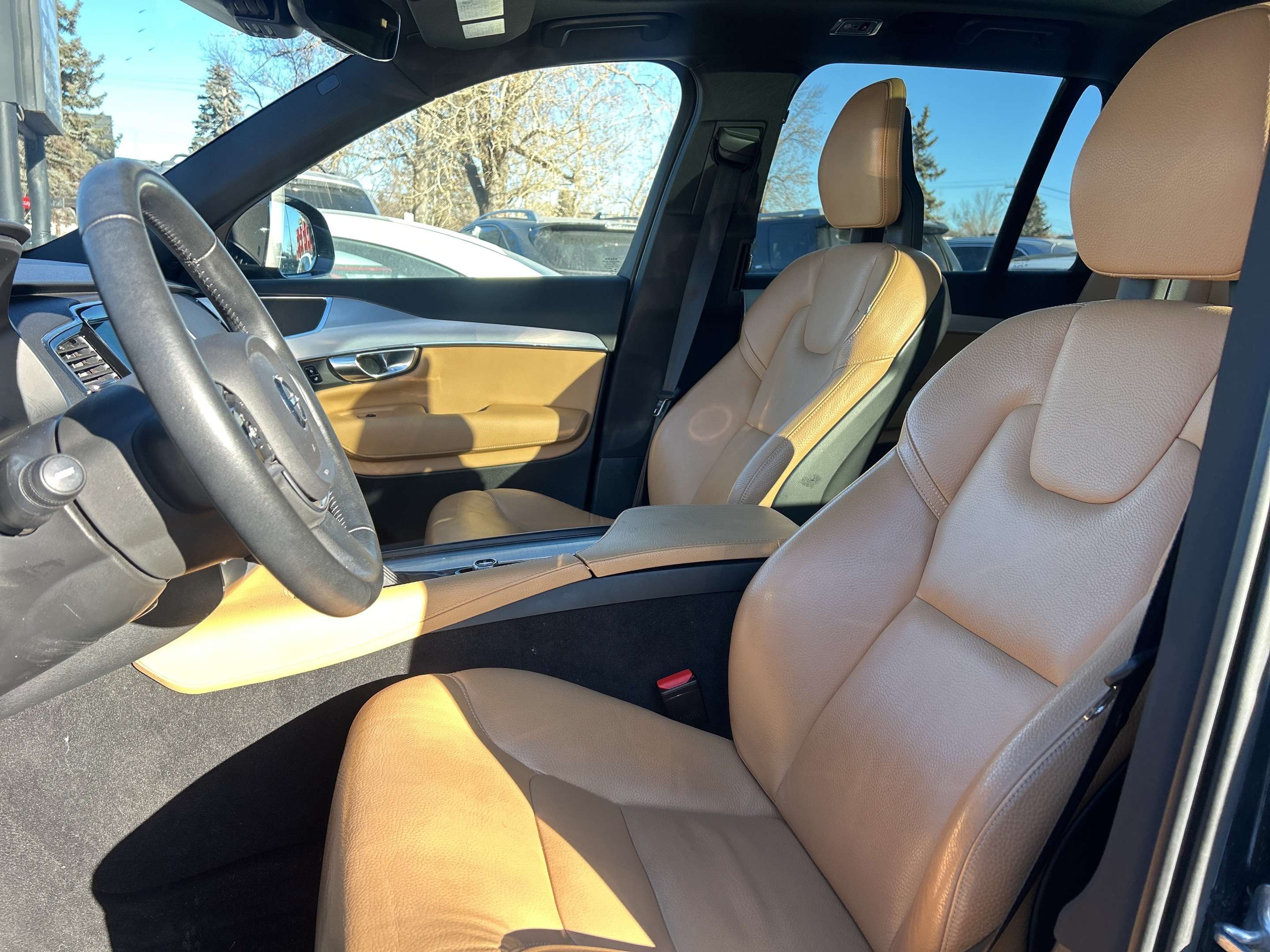 2017 Volvo XC90 T6 Momentum thumb 10