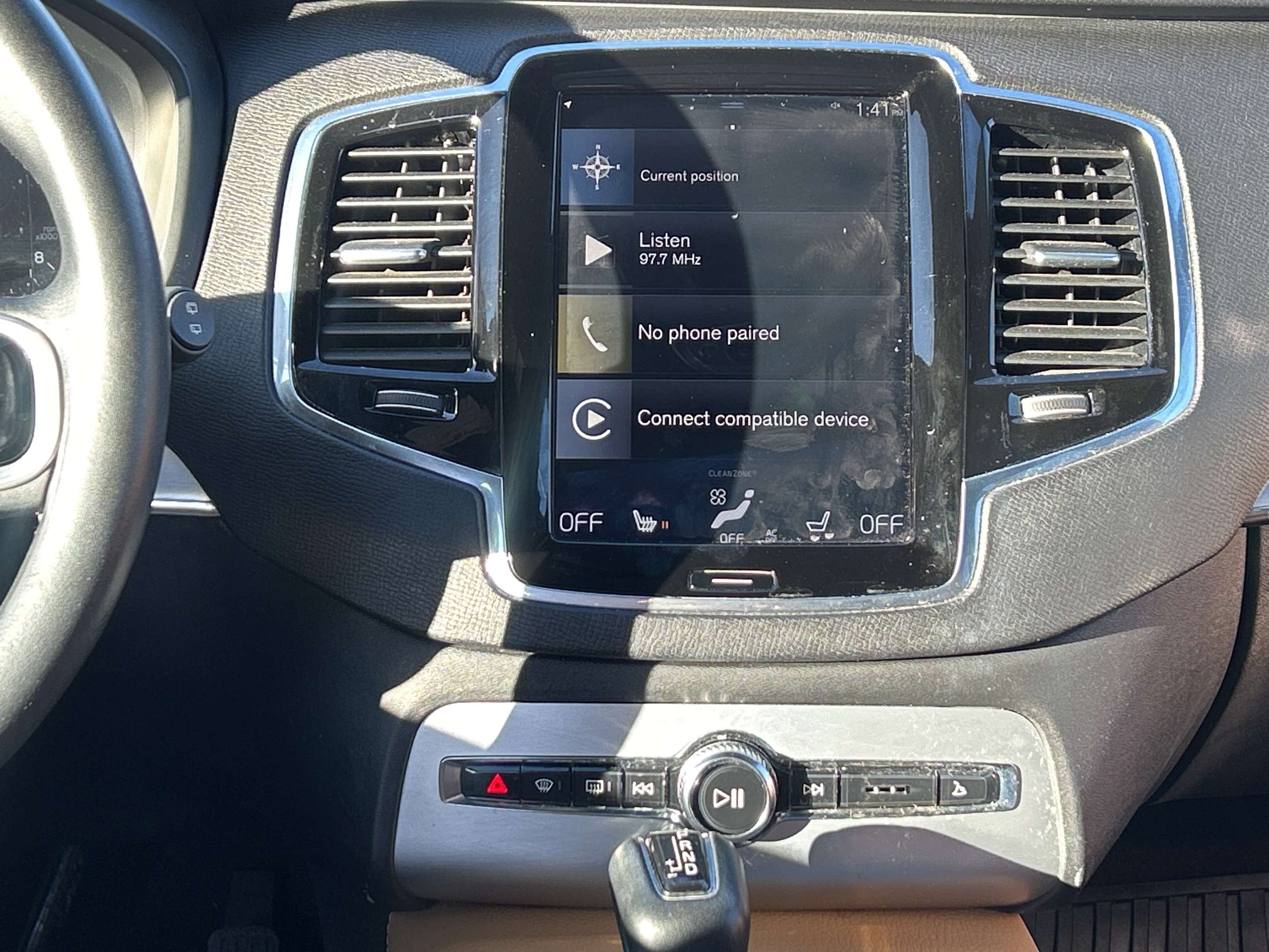 2017 Volvo XC90 T6 Momentum thumb 16