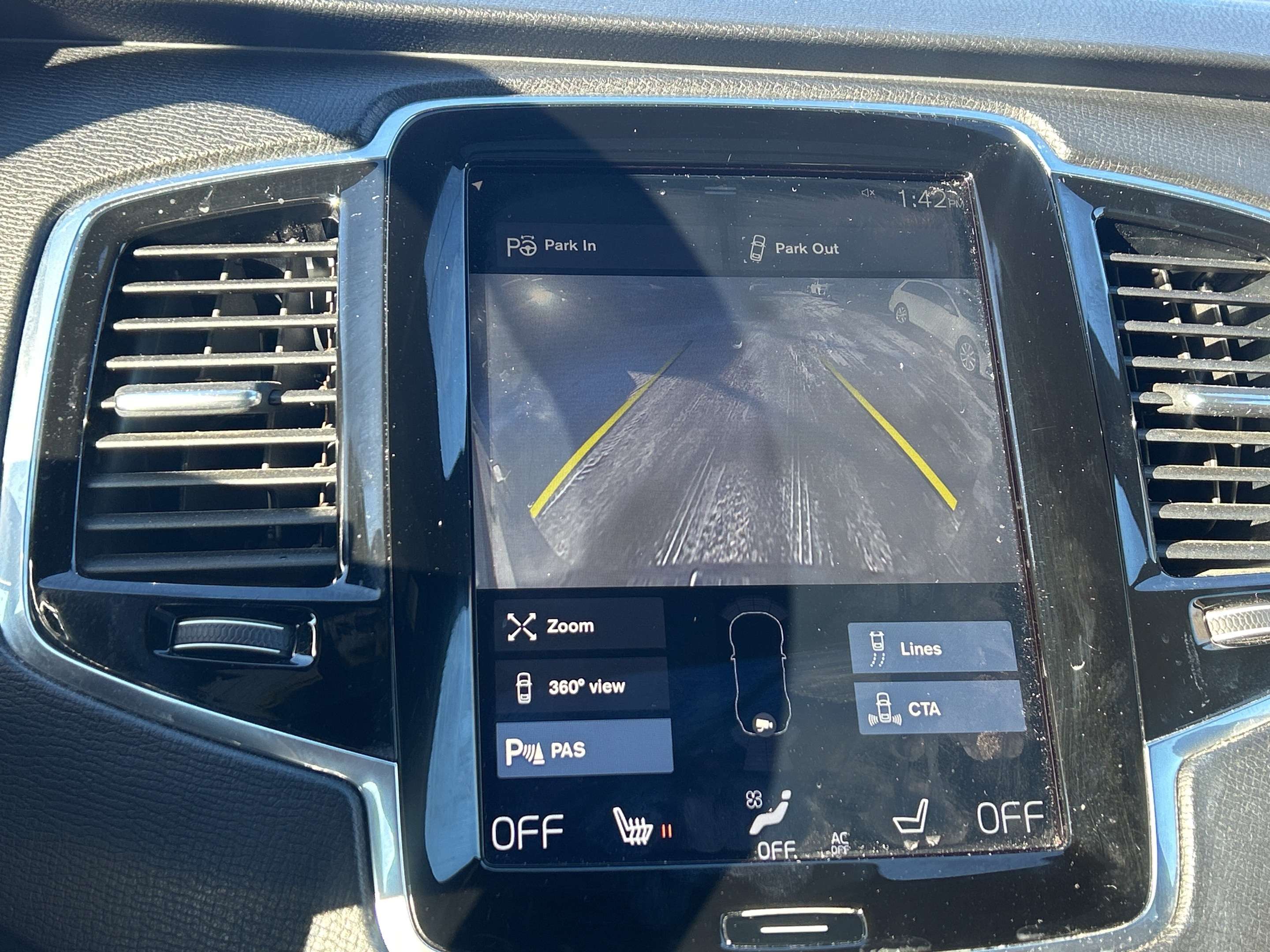 2017 Volvo XC90 T6 Momentum thumb 19