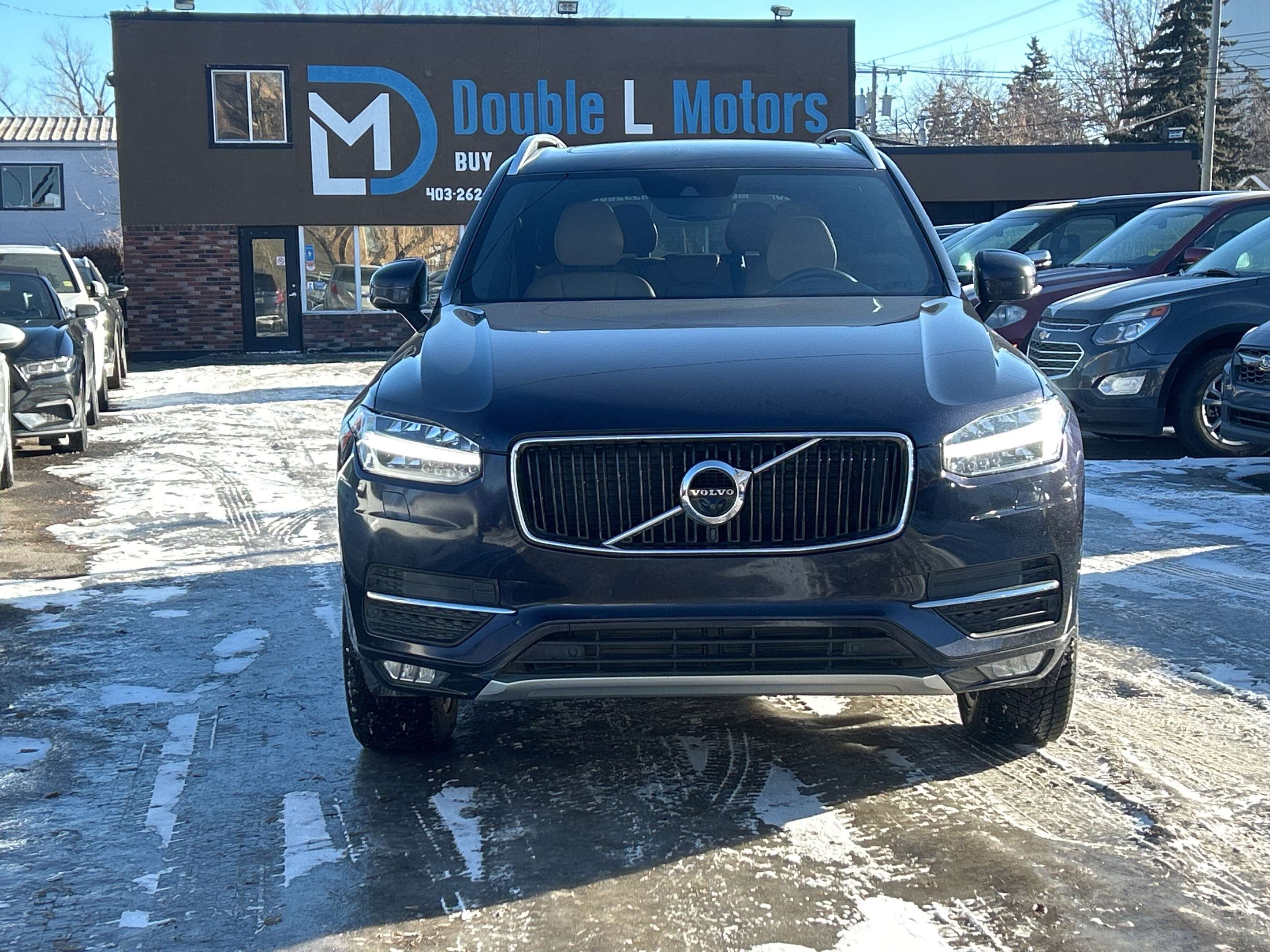 2017 Volvo XC90 T6 Momentum alt 2