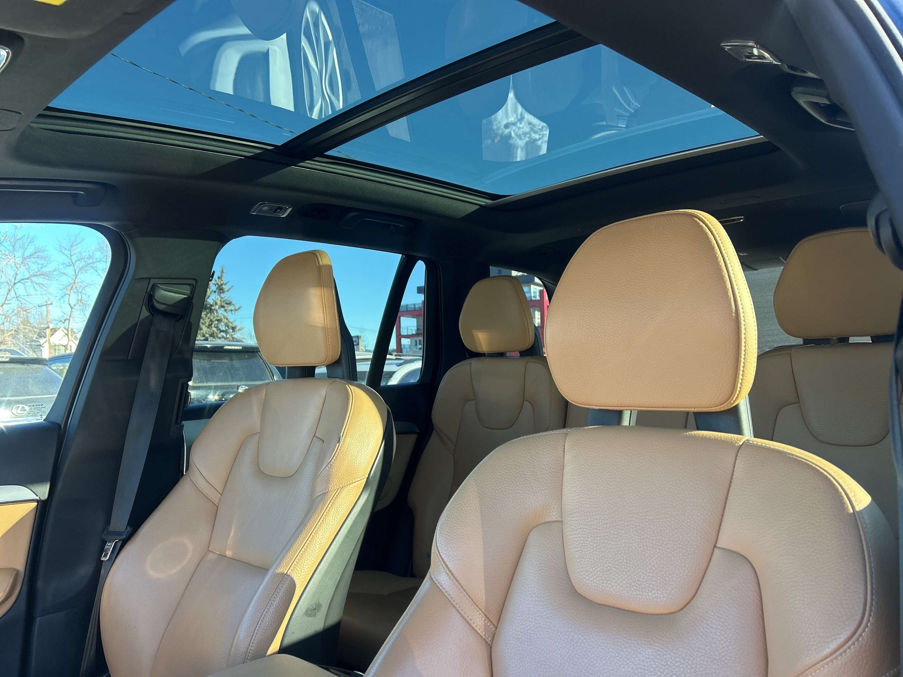 2017 Volvo XC90 T6 Momentum thumb 11