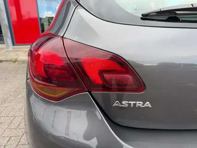 Opel Astra view 7