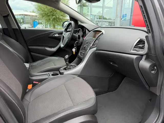 Opel Astra view 20