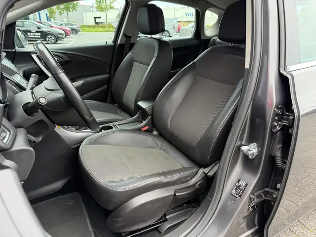 Opel Astra view 11