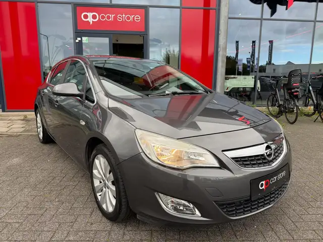 Opel Astra view 3
