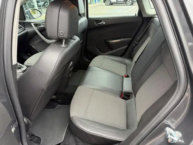 Opel Astra view 12