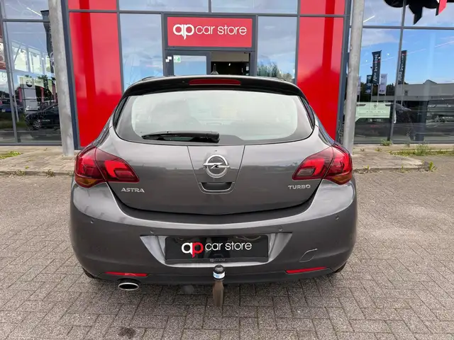 Opel Astra view 6