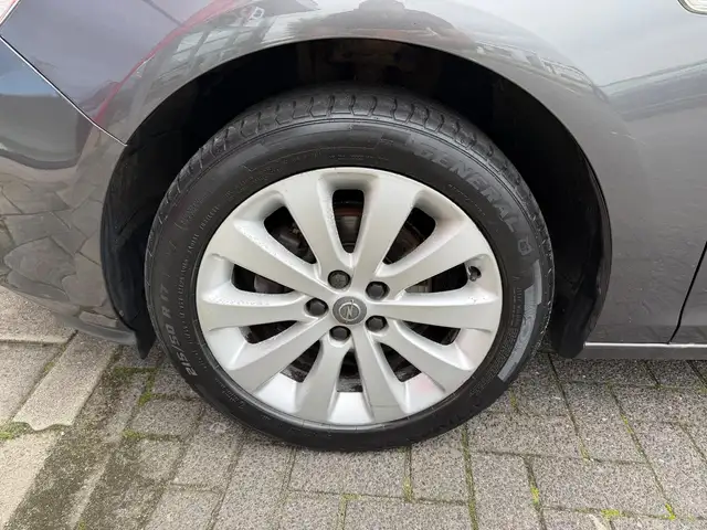 Opel Astra view 8