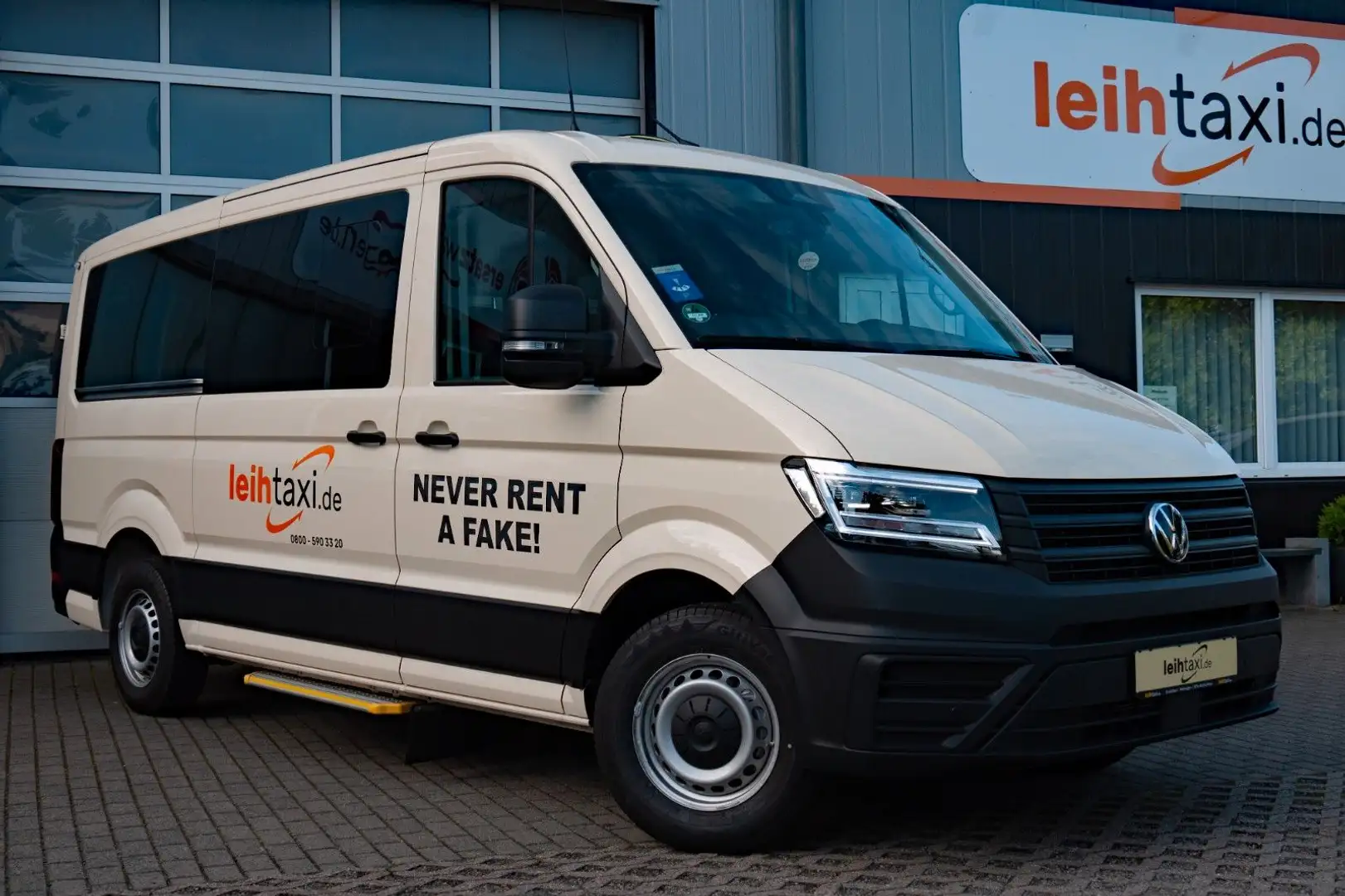 Volkswagen Crafter Neuer Crafter Taxi ab Werk inkl. Rollstuhlumbau! Beige - 2