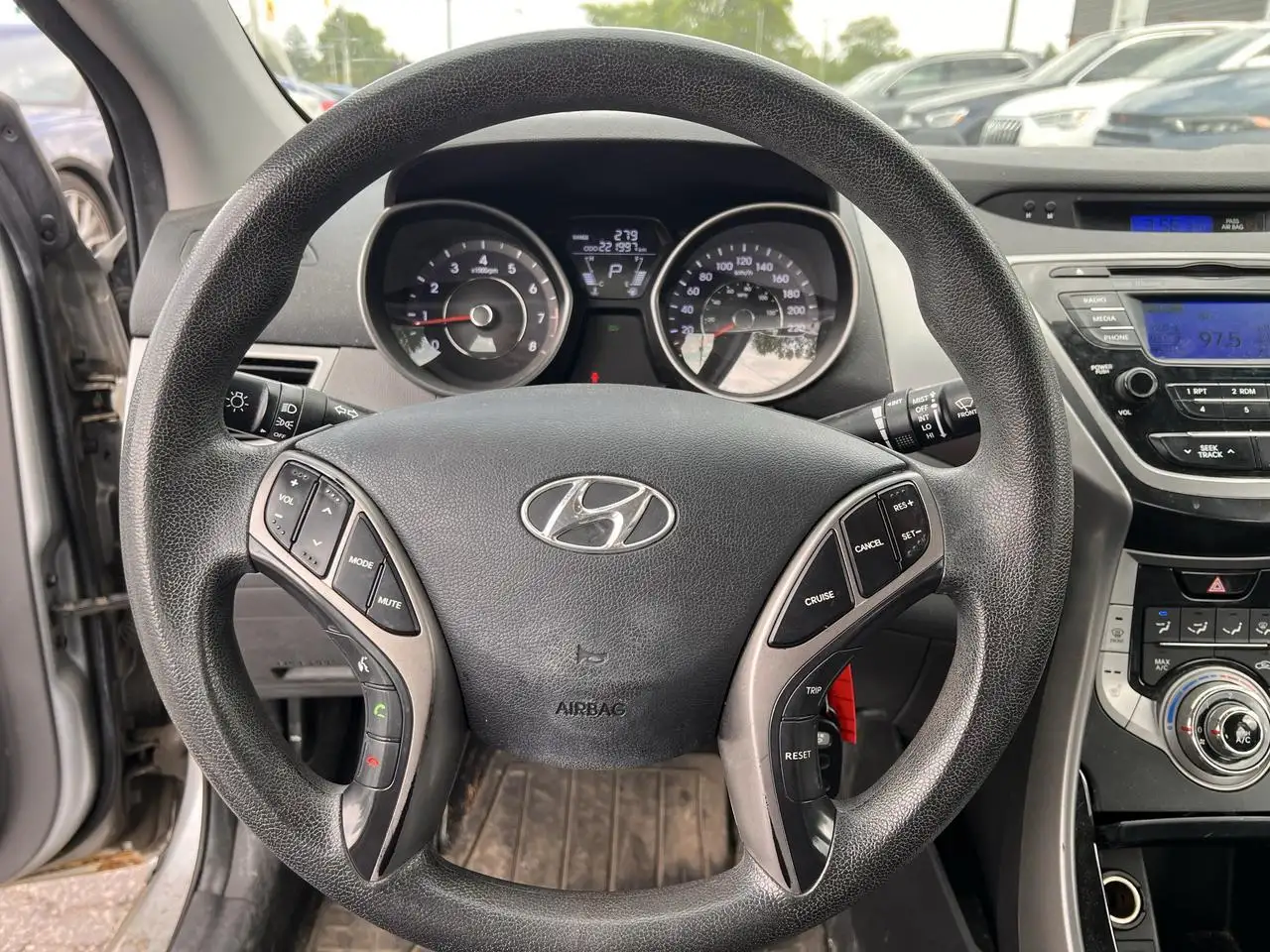 Hyundai ELANTRA снимка Hyundai ELANTRA