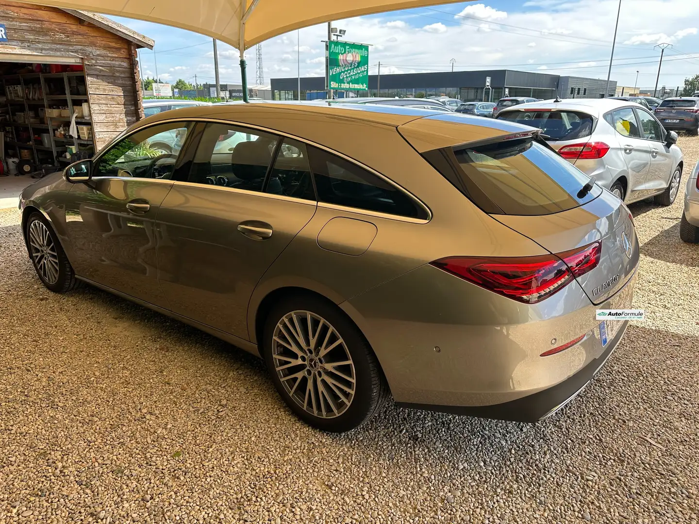 Mercedes-Benz CLA 180 II Shooting Brake 180 d 116ch Progressive Line Gris - 2