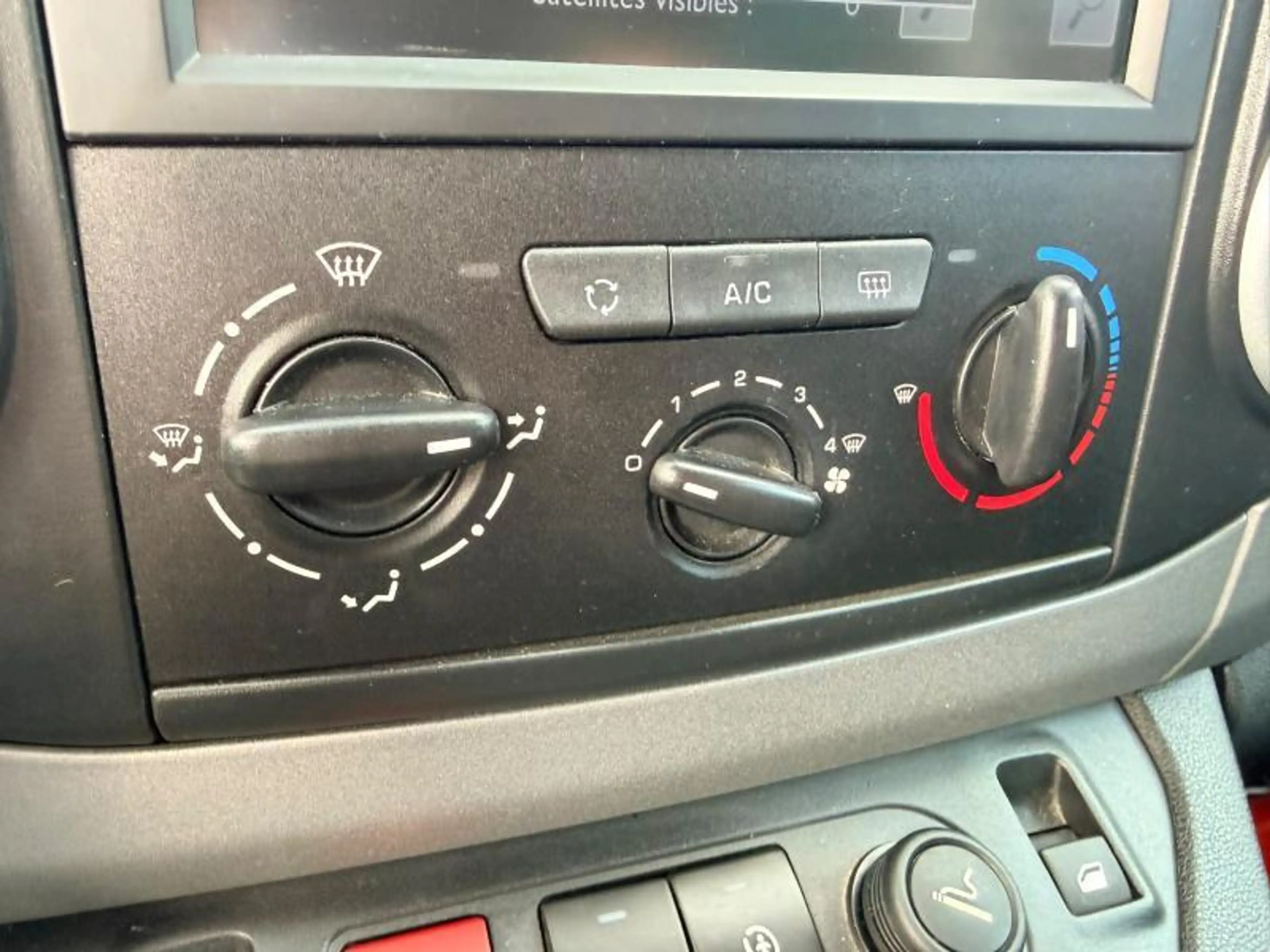 Citroen Berlingo 5 places / GPS / 110ch — photo 9